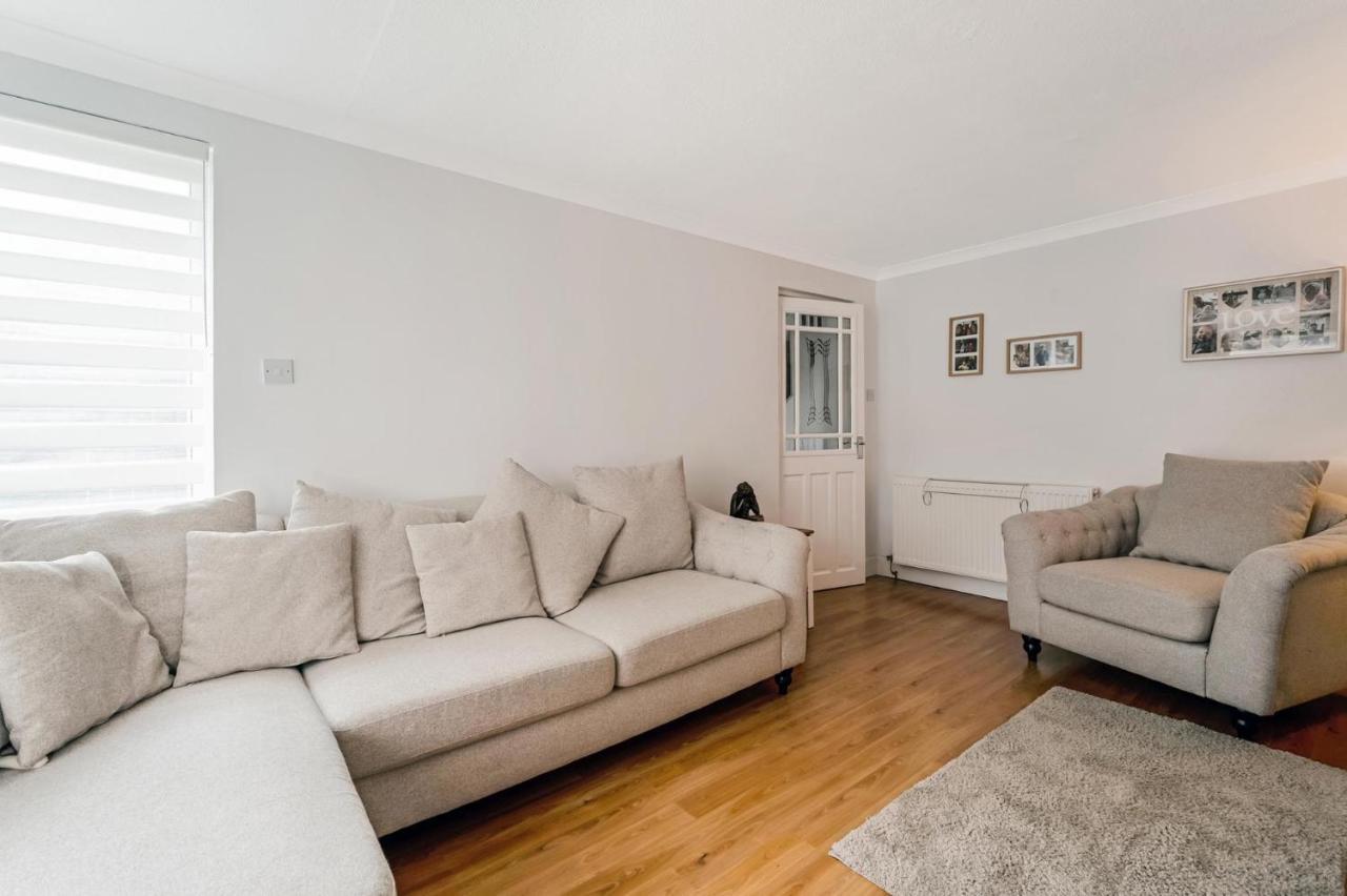 Centrally Situated 1 Bedroom House In Cumbernauld Kültér fotó