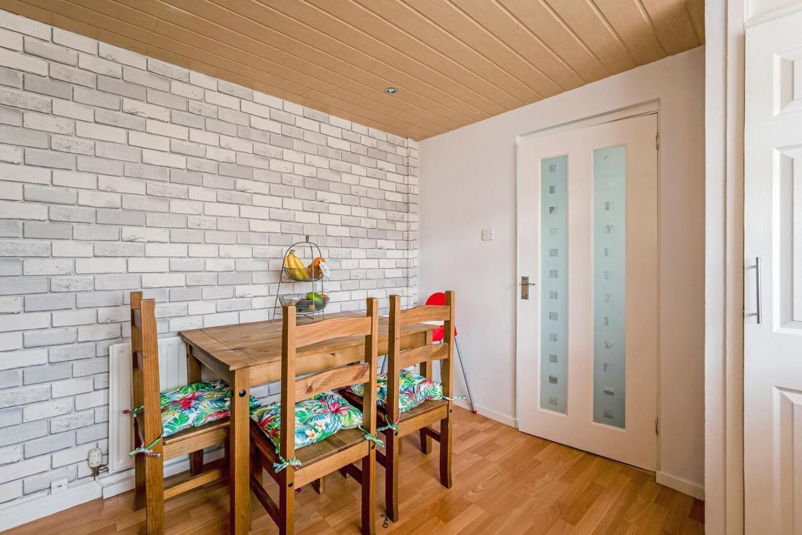 Centrally Situated 1 Bedroom House In Cumbernauld Kültér fotó