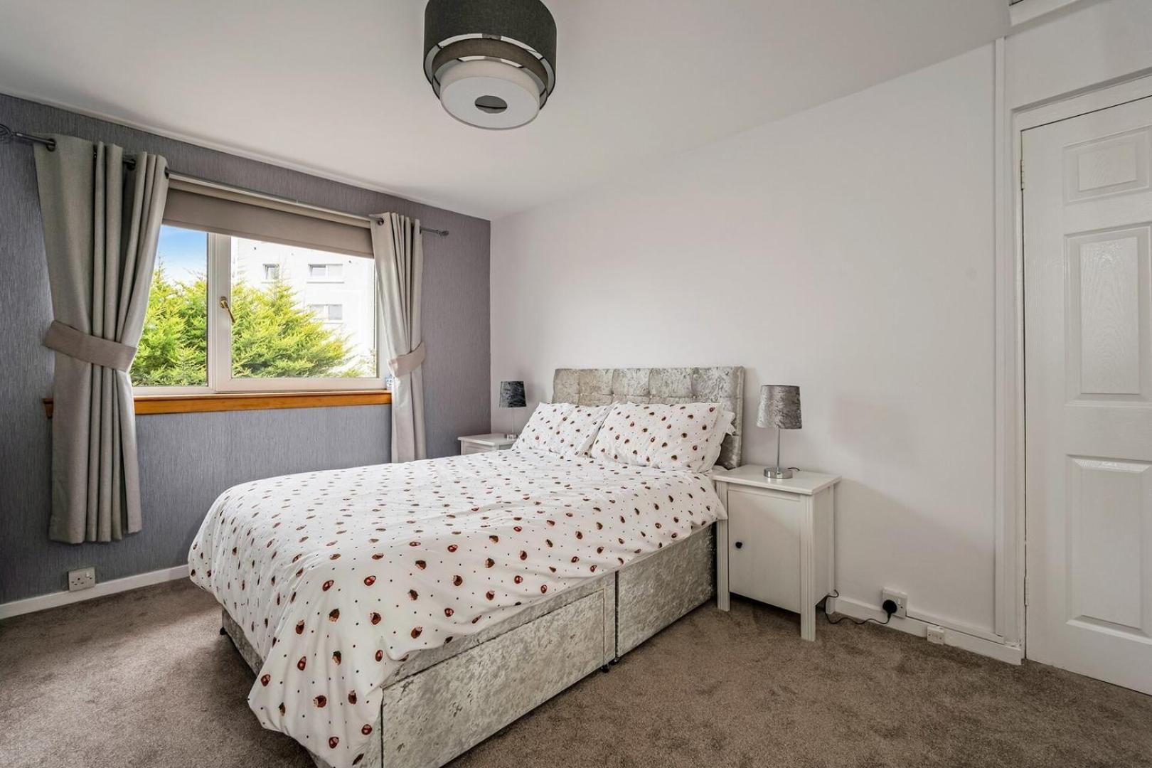 Centrally Situated 1 Bedroom House In Cumbernauld Kültér fotó