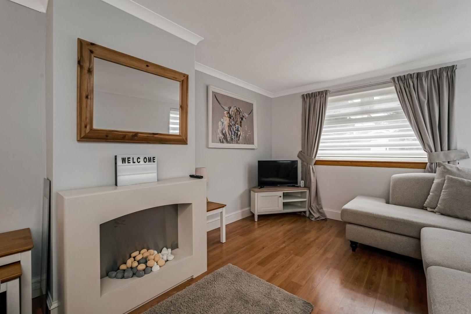 Centrally Situated 1 Bedroom House In Cumbernauld Kültér fotó