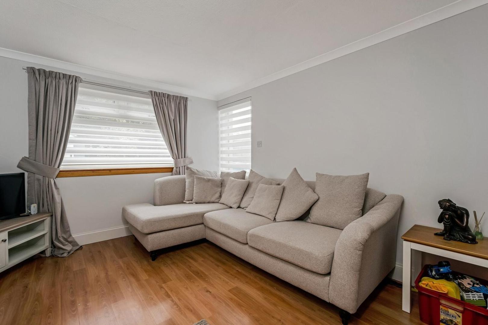 Centrally Situated 1 Bedroom House In Cumbernauld Kültér fotó