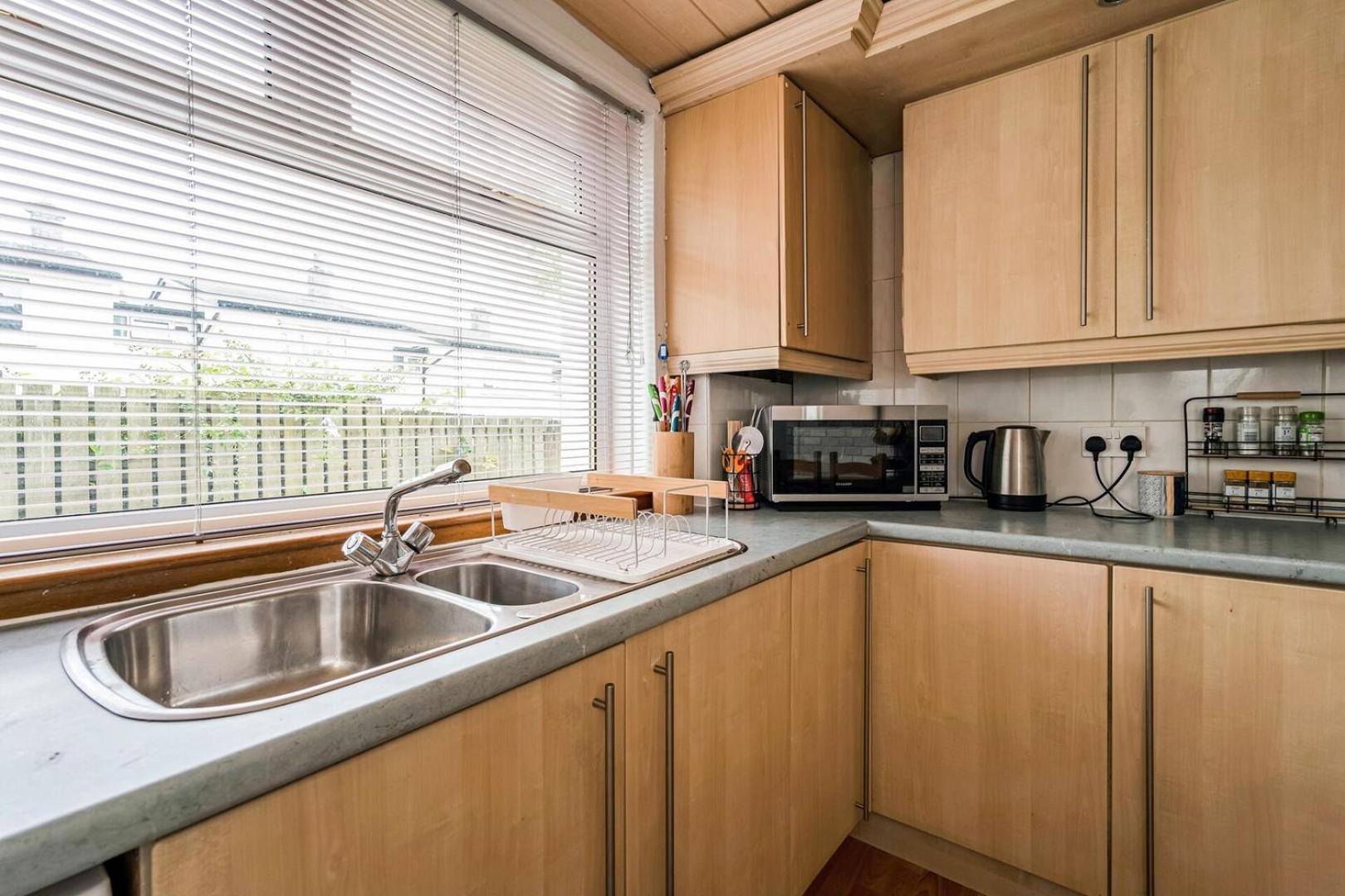Centrally Situated 1 Bedroom House In Cumbernauld Kültér fotó